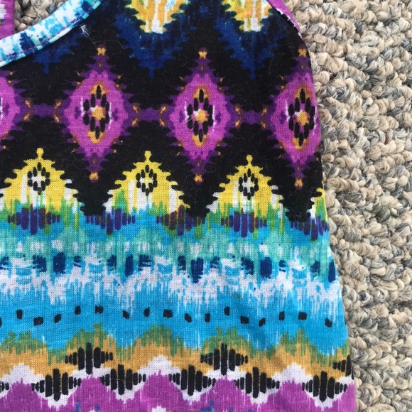 Patterned Tank Top - Picture 3 of 4